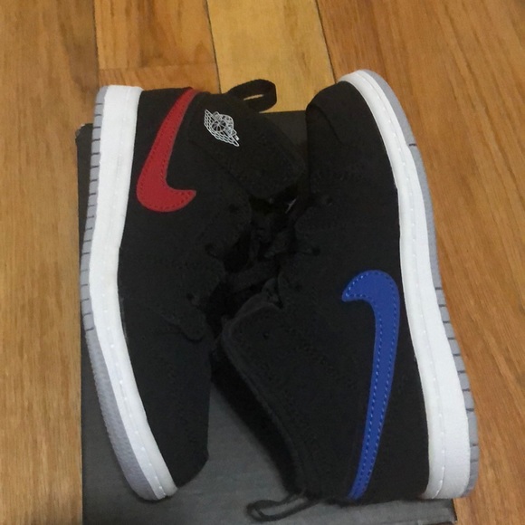 Jordan Other - HP 🎉 Toddler boys Jordan Retro 1s red + blue sz10